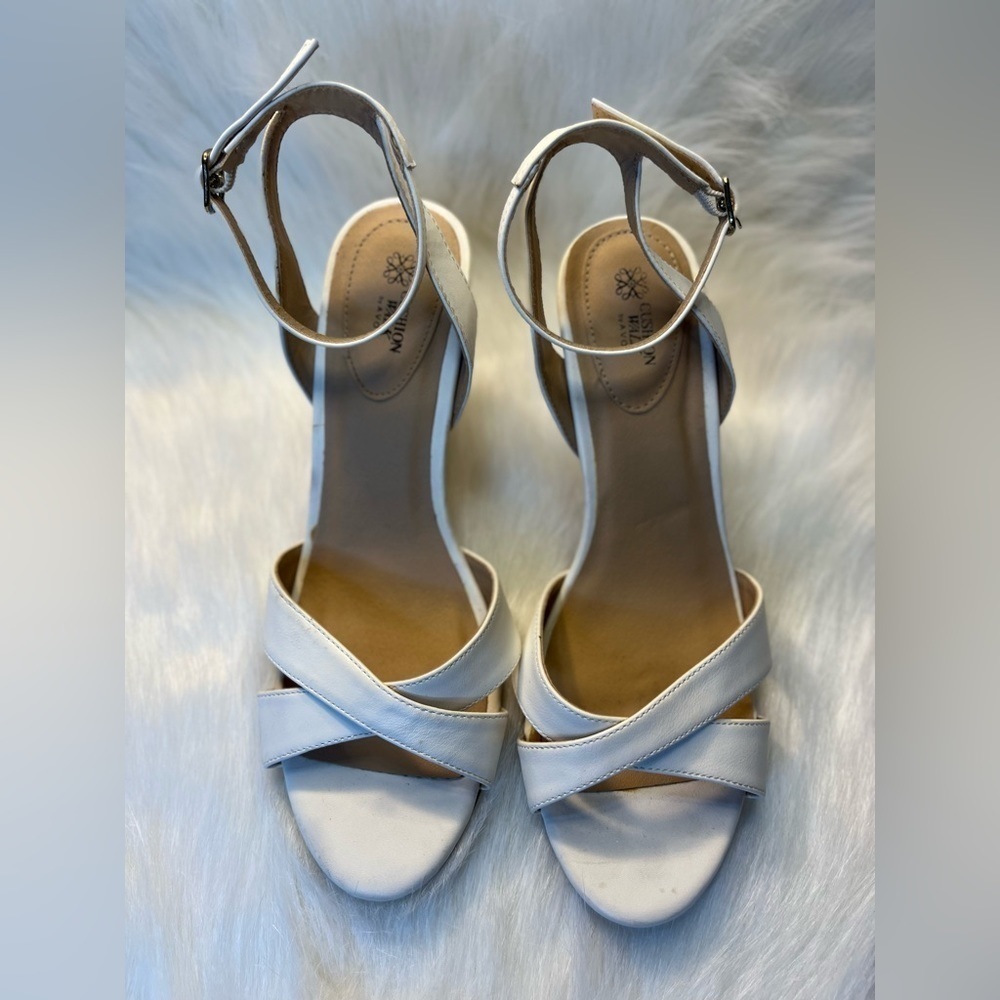 Cushion Walk By Avon White Wedge Sandals- Women's Size 9